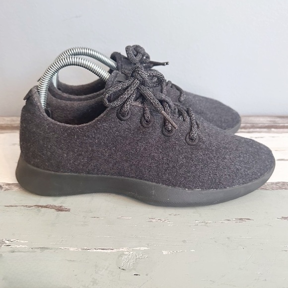 allbirds Shoes - Allbirds Dark Gray & Black Wool Runners Women’s Size 9